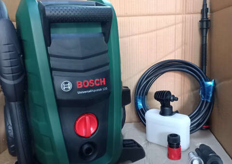 Rửa xe nhanh chóng với máy phun xịt rửa Bosch Universal Aquatak 125